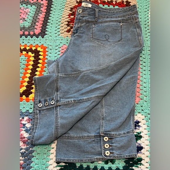 🥇 CATO Women’s Cropped Button Hem Pants - Picture 9 of 13